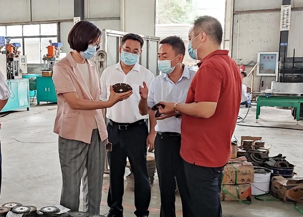 鄂州市委常委、統(tǒng)戰(zhàn)部部長鄒霞一行蒞臨昌利公司調(diào)研指導(dǎo)