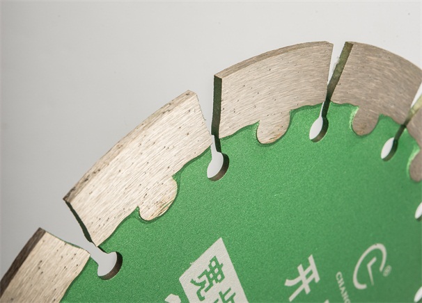 如何提高開槽切割片刀頭金剛石的把持力呢？
