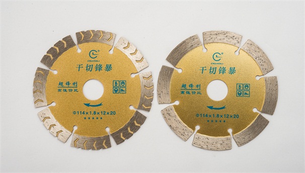 當(dāng)石材鋸片在切割時發(fā)生嚴(yán)重偏擺，你會怎么做？