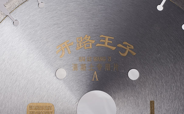 國內(nèi)石材加工鋸片基體規(guī)格從200mm開始，最大達到3500 mm